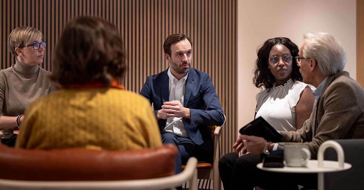 CFO:er och ekonomiansvariga i samtal under nätverksträff hos Grant Thornton om framtidens ekonomifunktion, CFO-rollens utveckling och framtida kompetenser.