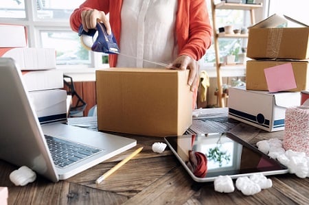 Hvordan skal du håndtere virksomhedens moms i webshoppen?